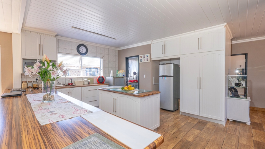 9 Bedroom Property for Sale in Struisbaai Western Cape